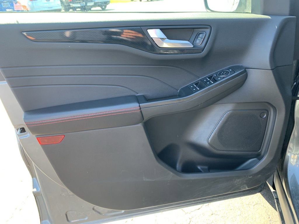 Used 2025 Ford Escape ST-Line image 18