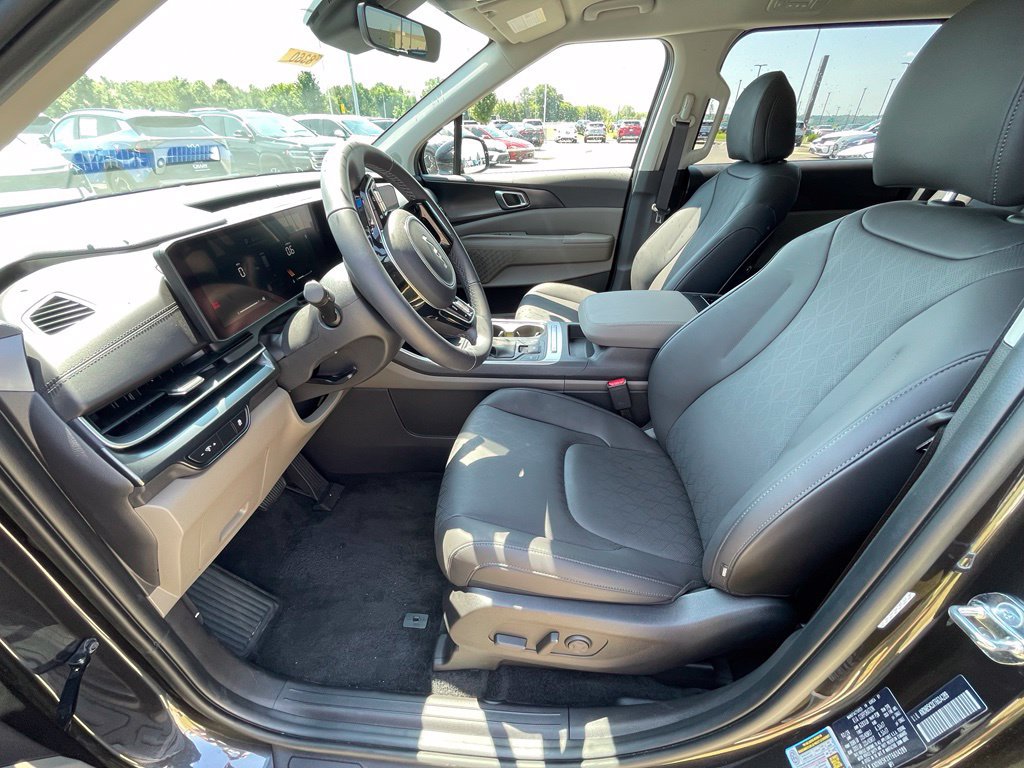 New 2026 Kia Carnival FWD image 11
