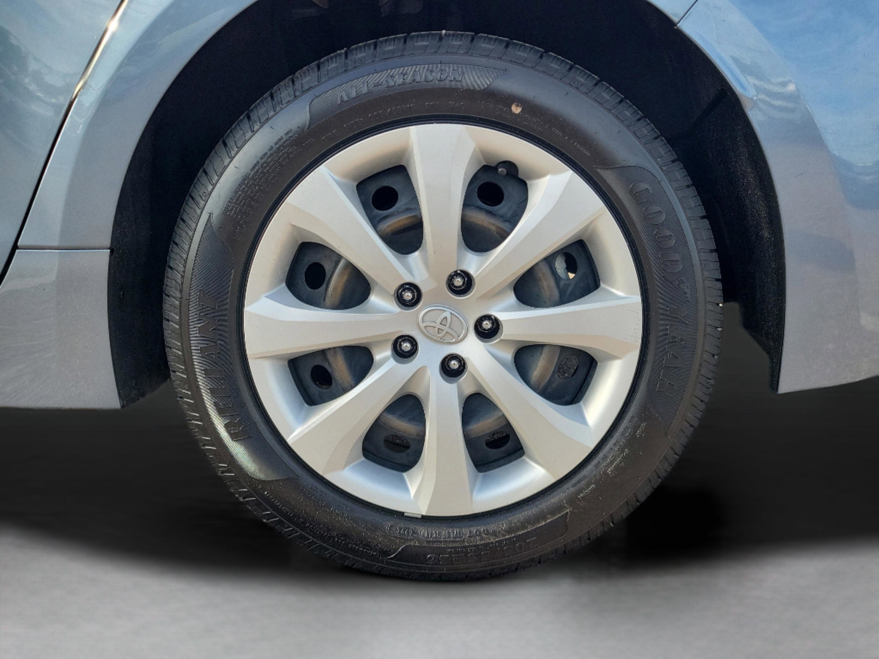 Used 2025 Toyota Corolla LE w/ Convenience Package image 5