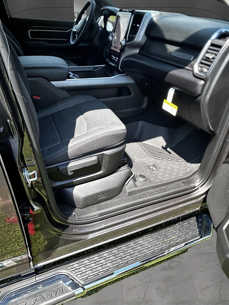 New 2025 RAM 2500 Big Horn AWD/4WD image 23
