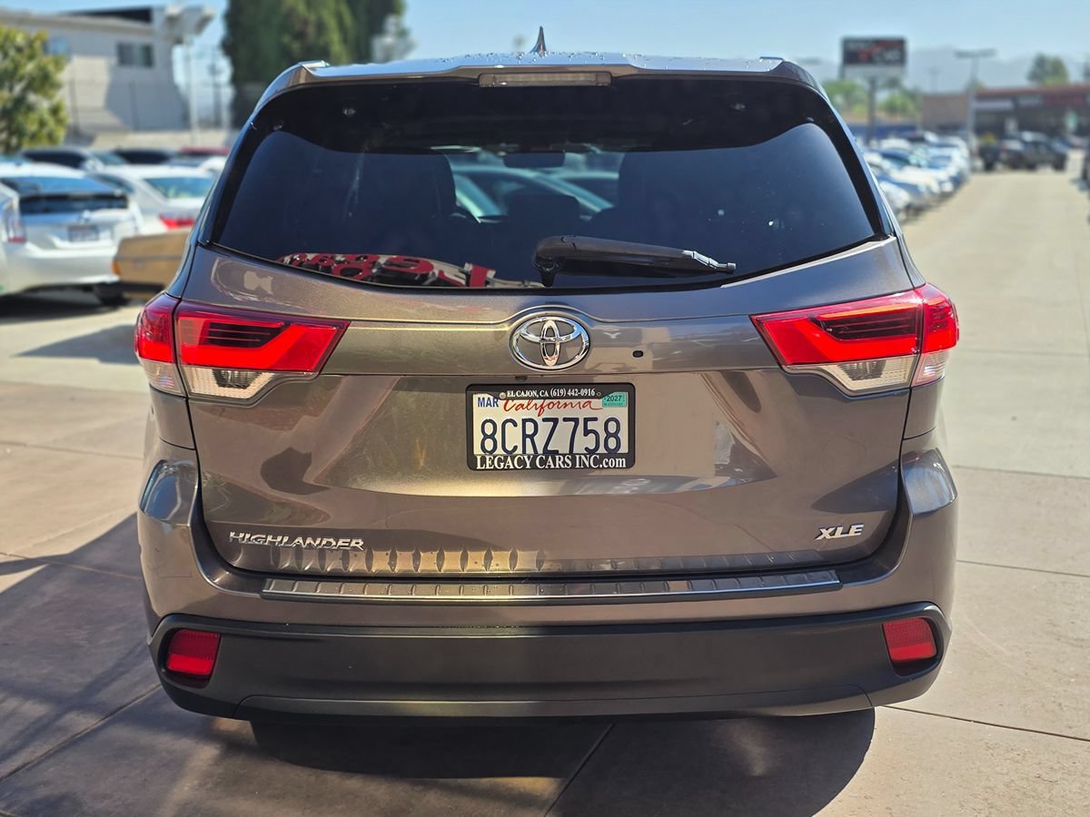 Used 2018 Toyota Highlander XLE FWD image 11