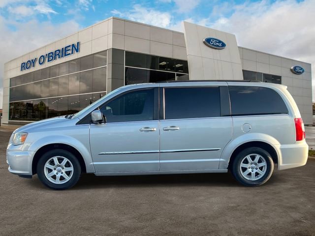 Used 2011 Chrysler Town & Country Touring w/ Driver Convenience Group image 2