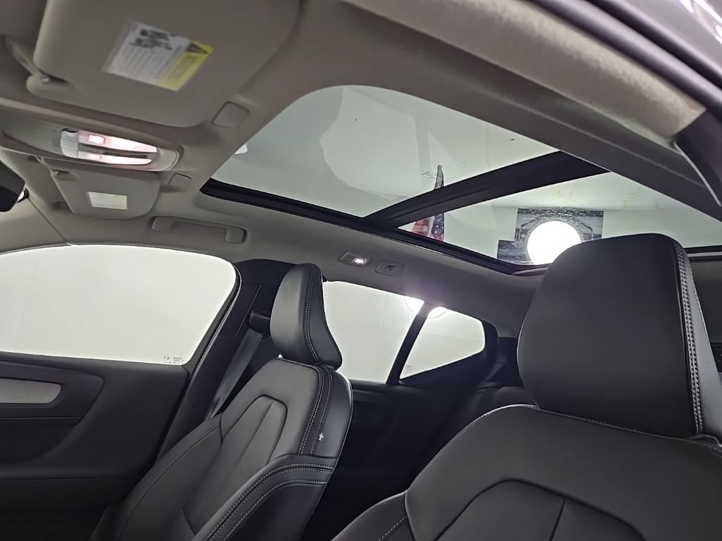 Certified 2026 Volvo XC40 B5 Plus AWD/4WD image 17