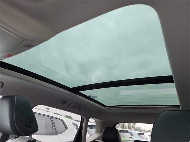 New 2025 Volkswagen Taos SE image 16