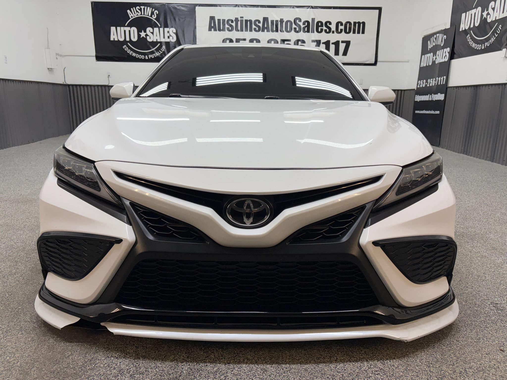Used 2021 Toyota Camry SE w/ Carpet Mat Package (TMS) FWD image 3