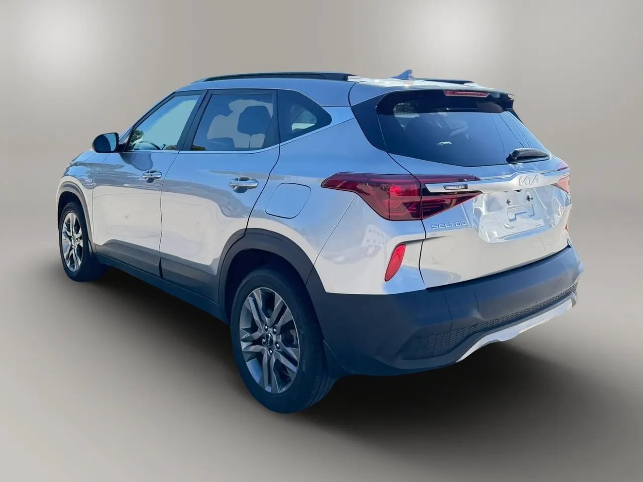 Used 2023 Kia Seltos S w/ Navigation Package AWD/4WD image 7