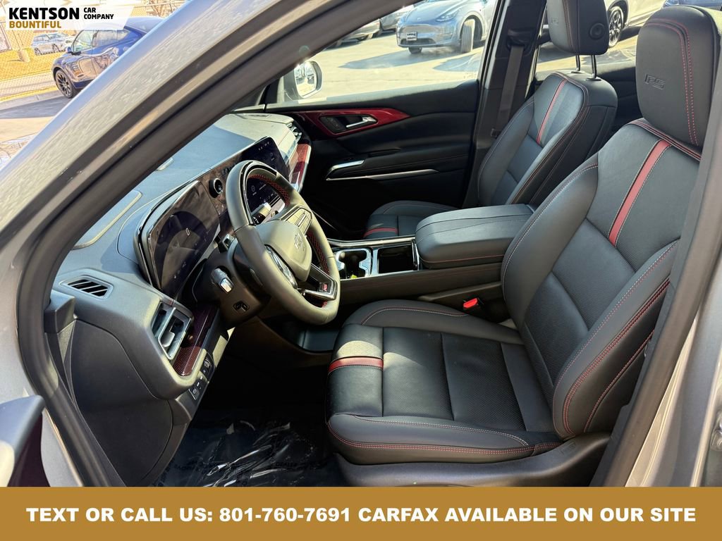 Used 2024 Chevrolet Traverse RS image 32