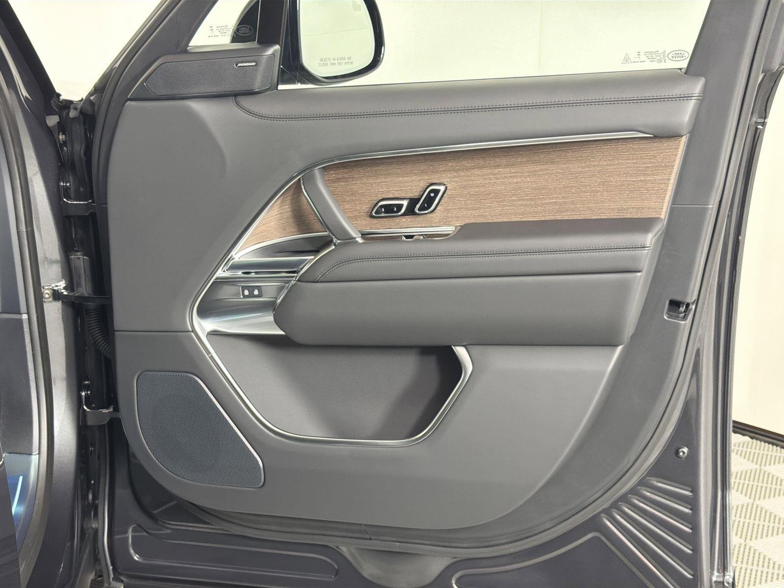 New 2026 Land Rover Range Rover SE image 31