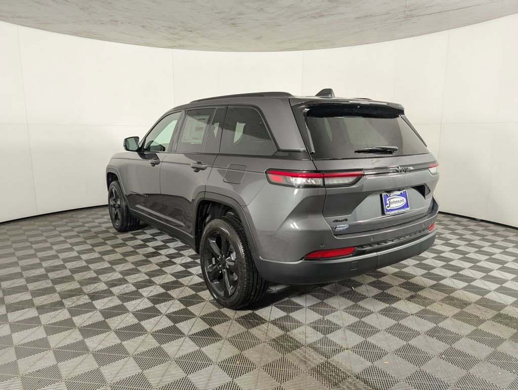 New 2025 Jeep Grand Cherokee Laredo image 4