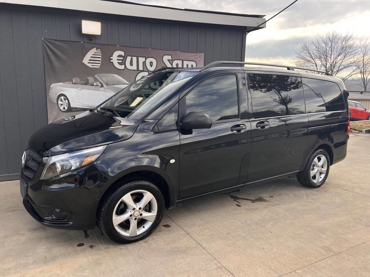 Used 2018 Mercedes-Benz Metris Passenger image 3