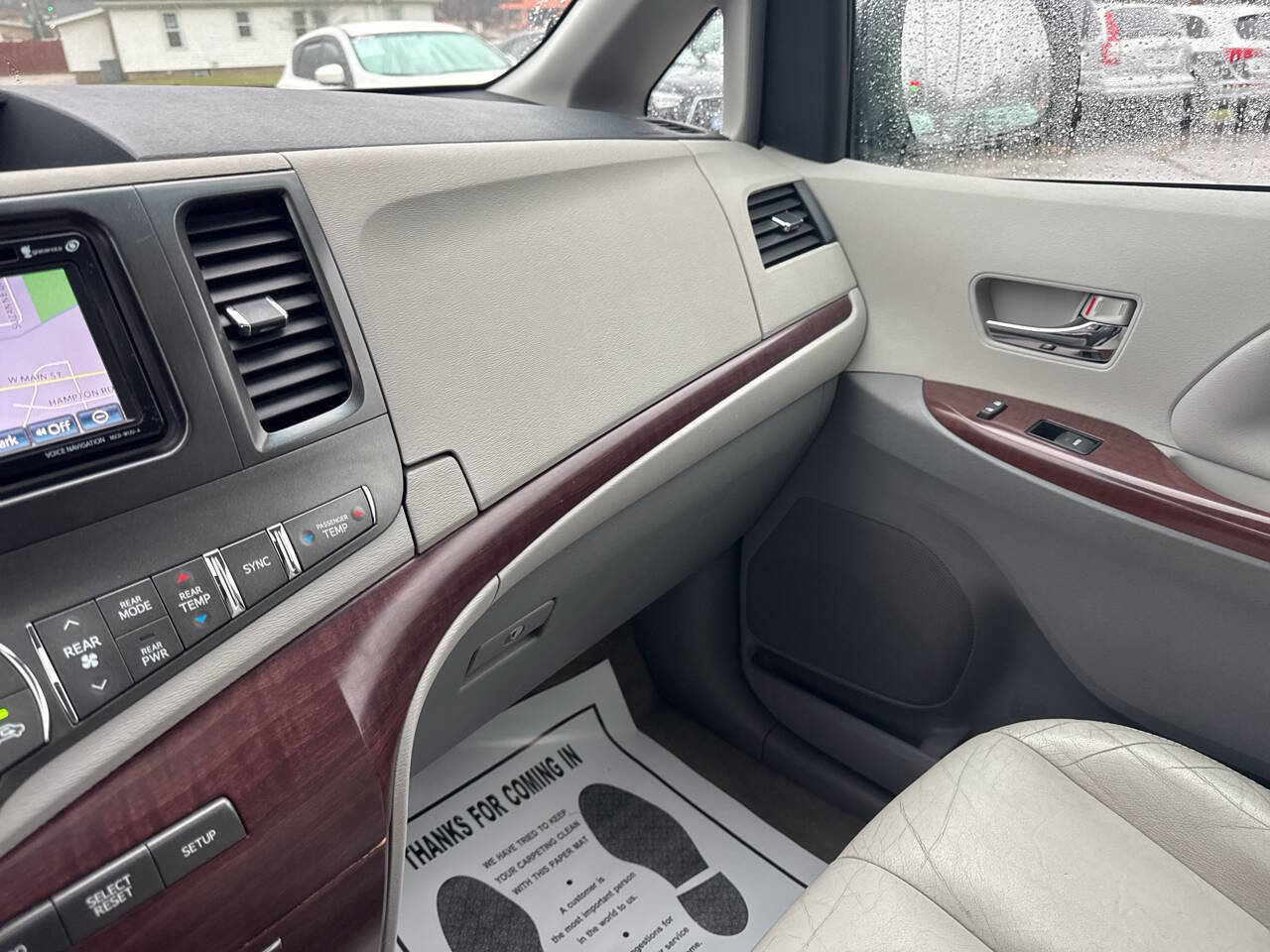 Used 2012 Toyota Sienna XLE image 15