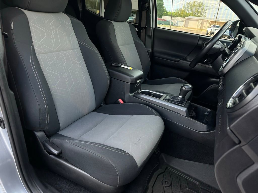 Used 2020 Toyota Tacoma TRD Off-Road w/ Technology Package image 17