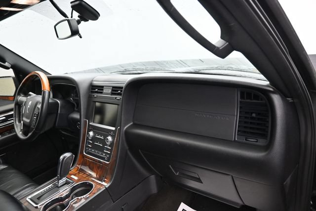 Used 2015 Lincoln Navigator 2WD image 13