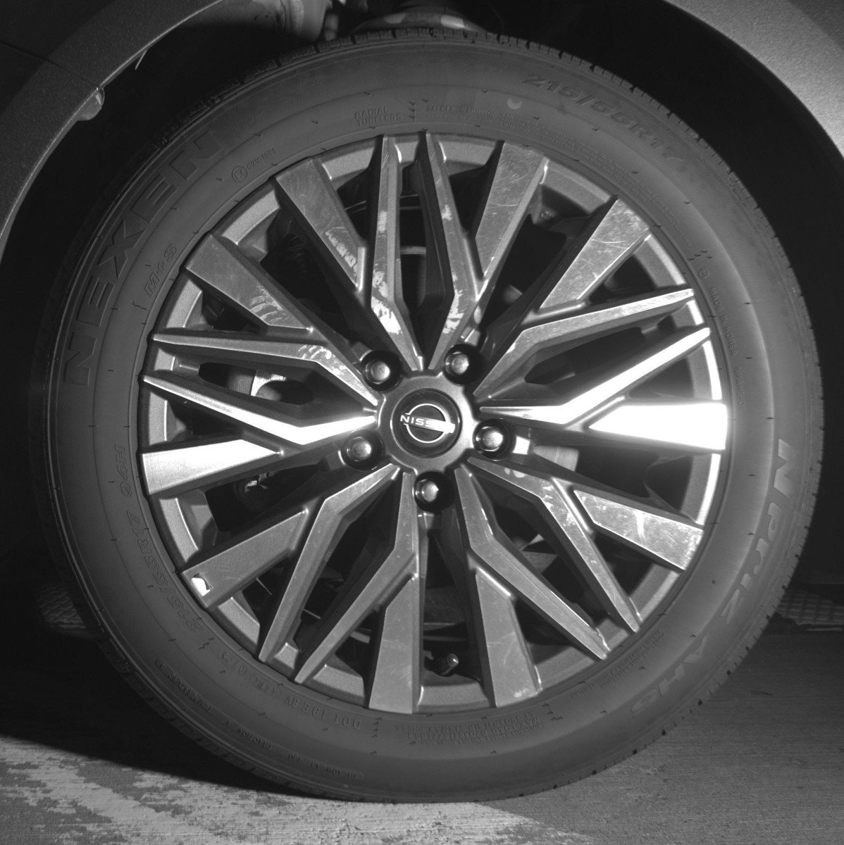 Used 2025 Nissan Altima 2.5 SV FWD image 12