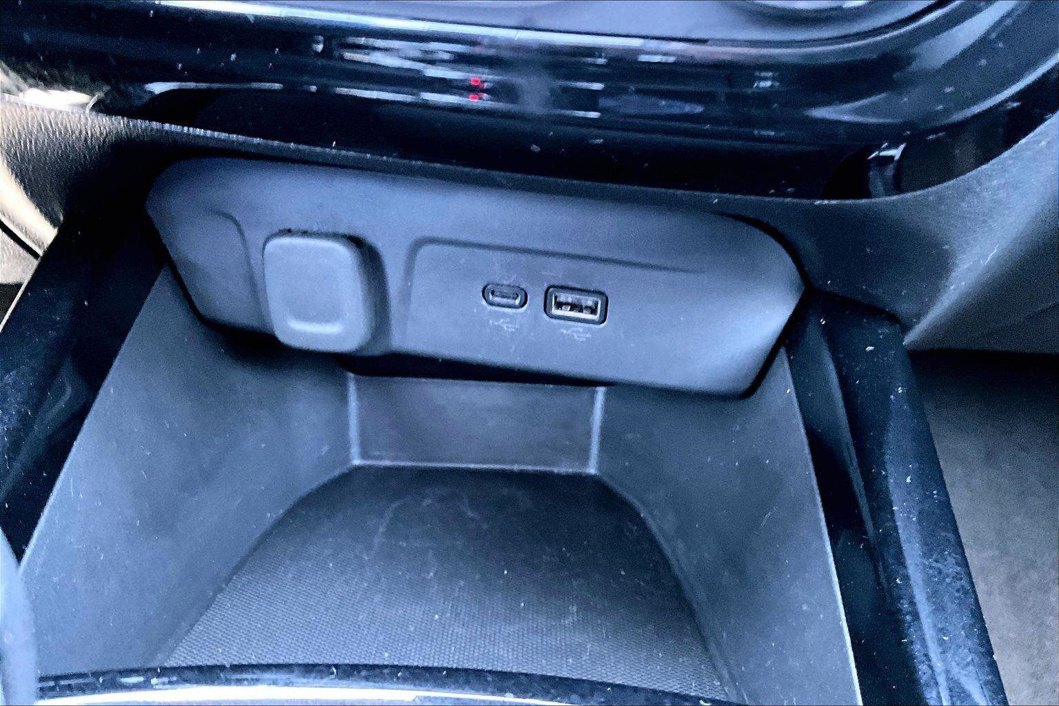 Used 2025 Chevrolet Trax LT FWD image 32