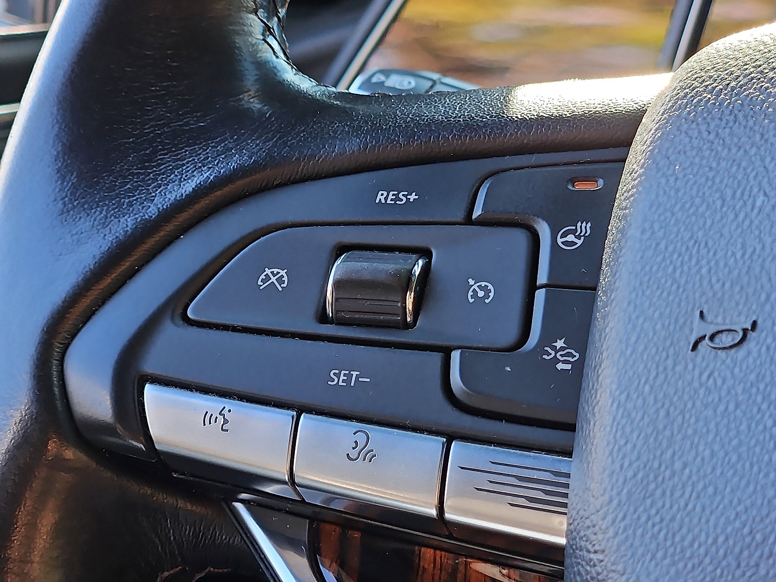 Used 2024 Cadillac Escalade ESV Luxury image 21