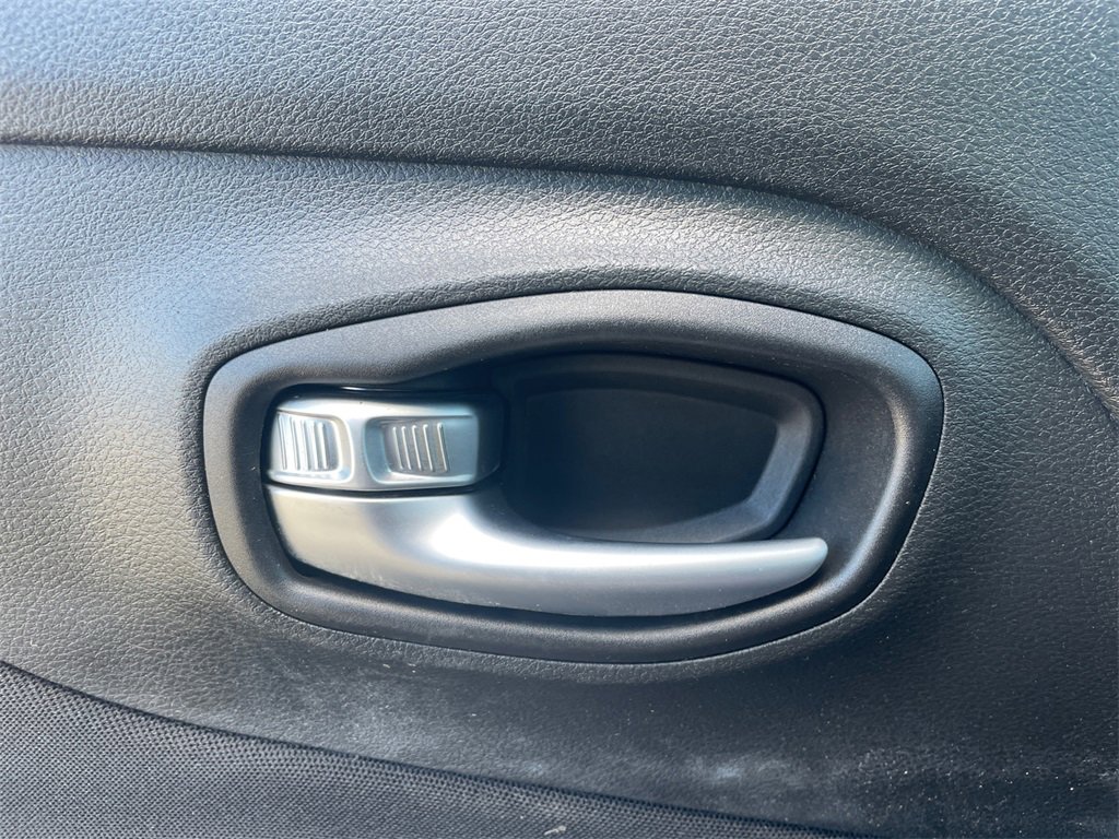 Used 2021 Jeep Renegade Latitude image 28