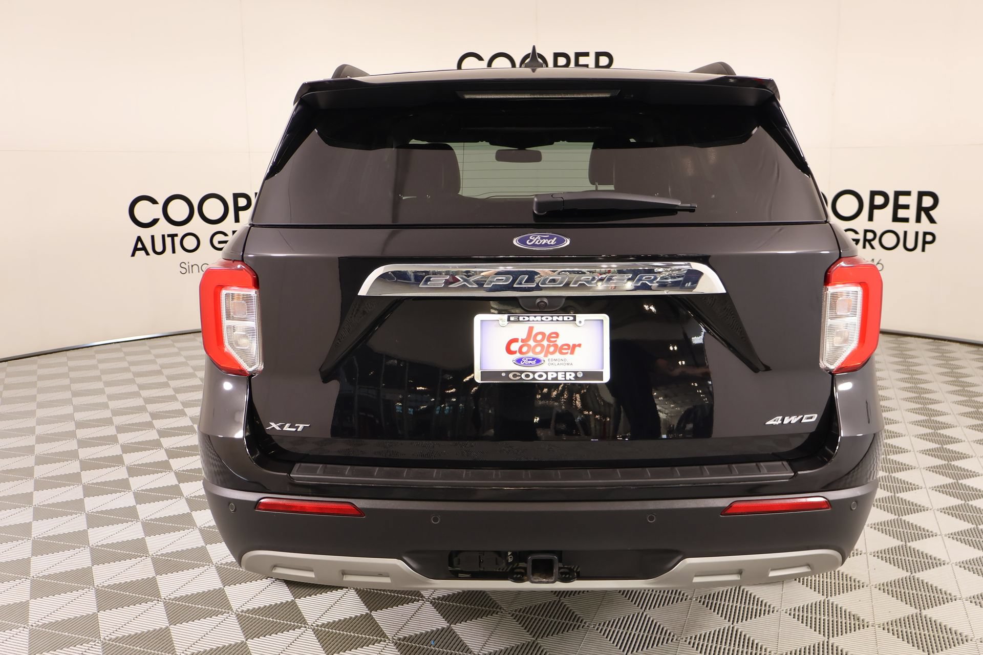 Used 2024 Ford Explorer XLT w/ Equipment Group 202A AWD/4WD image 24