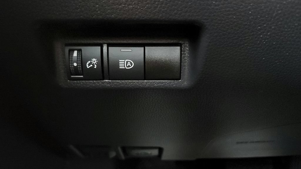 Certified 2021 Toyota RAV4 LE FWD image 32