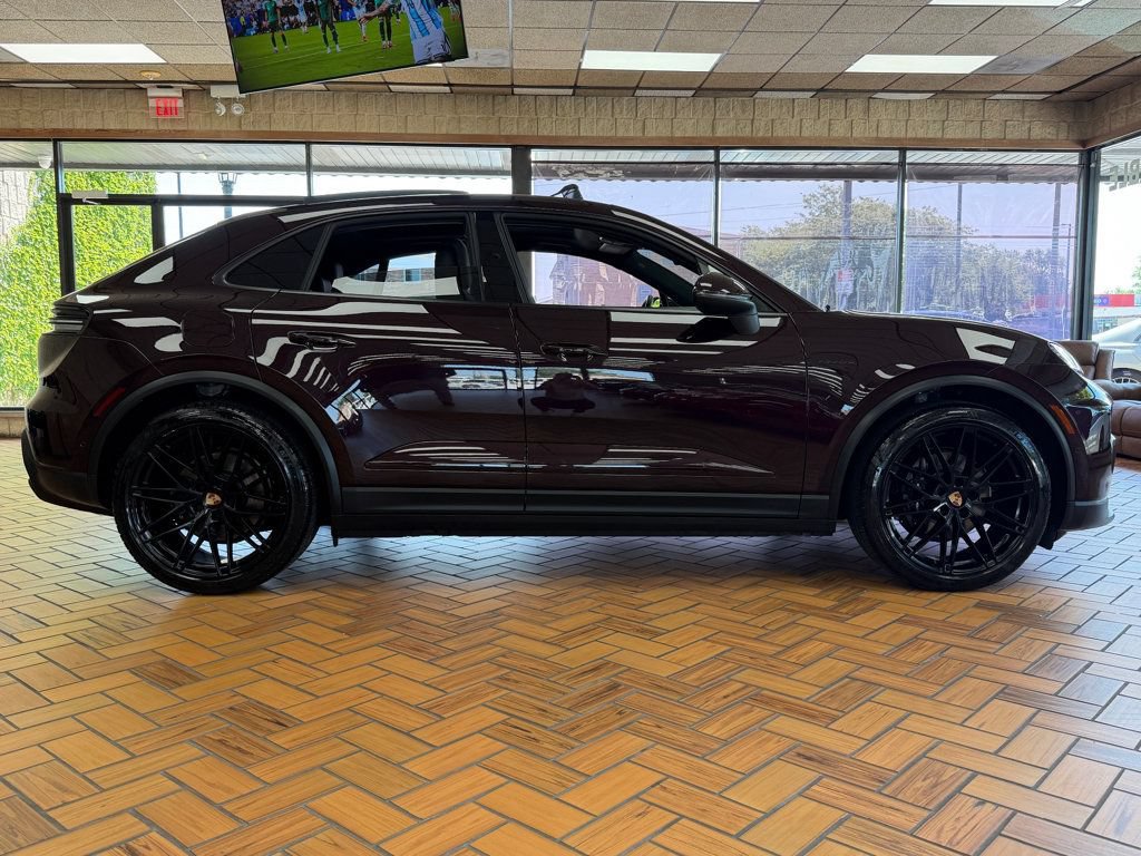 Used 2025 Porsche Macan Electric RWD image 10
