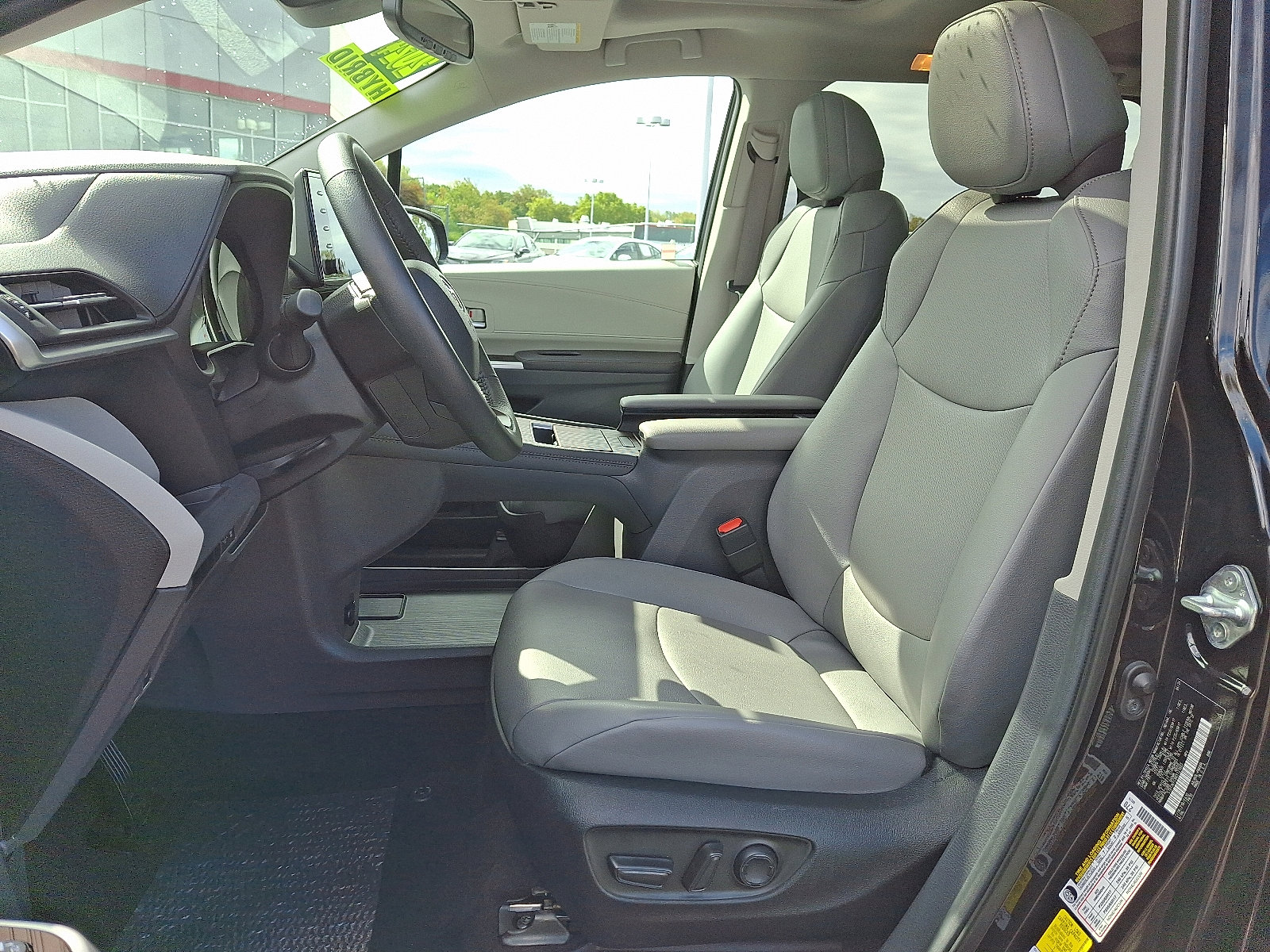 Used 2024 Toyota Sienna XLE image 14