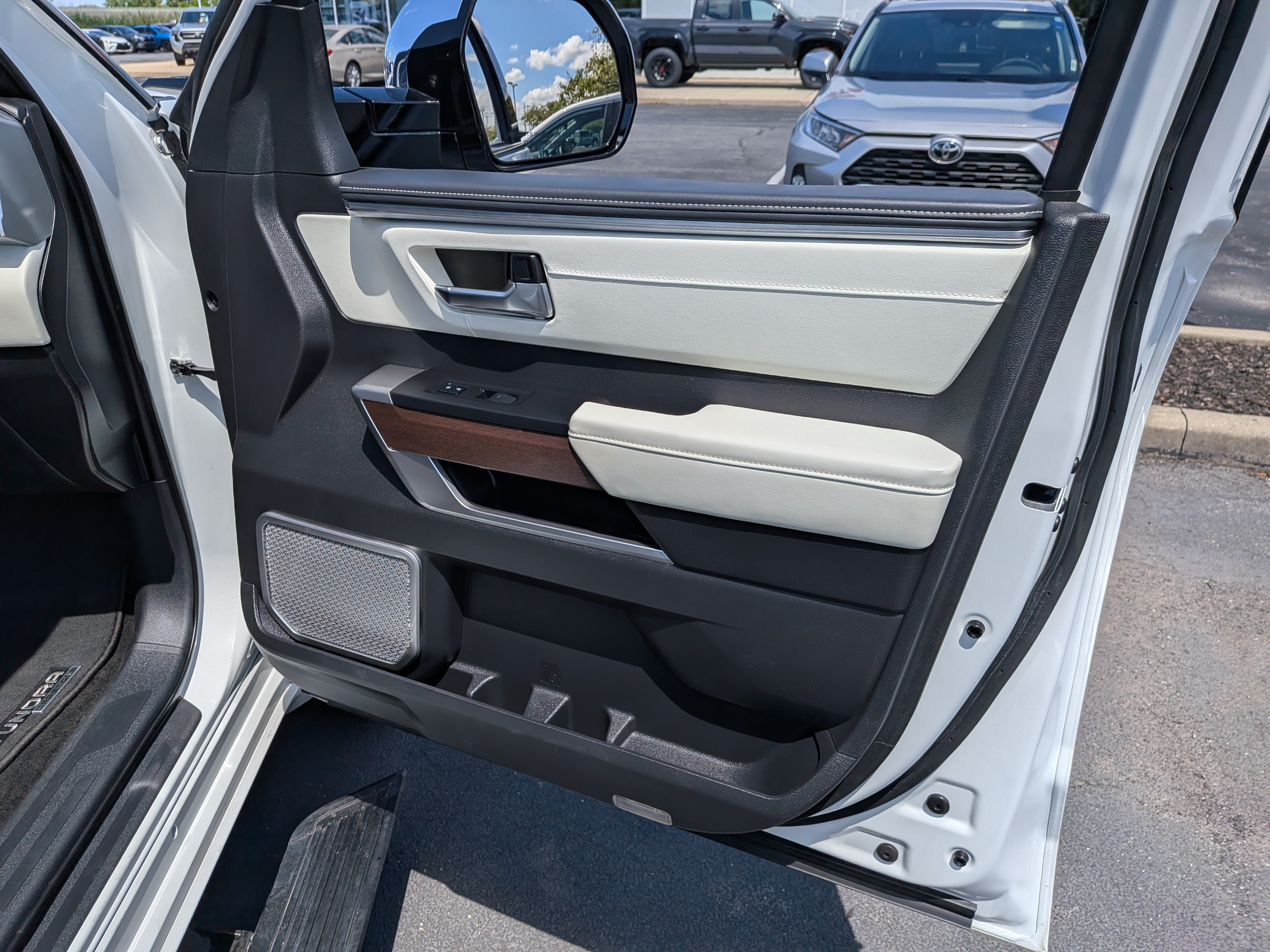 Used 2023 Toyota Tundra Capstone AWD/4WD image 27