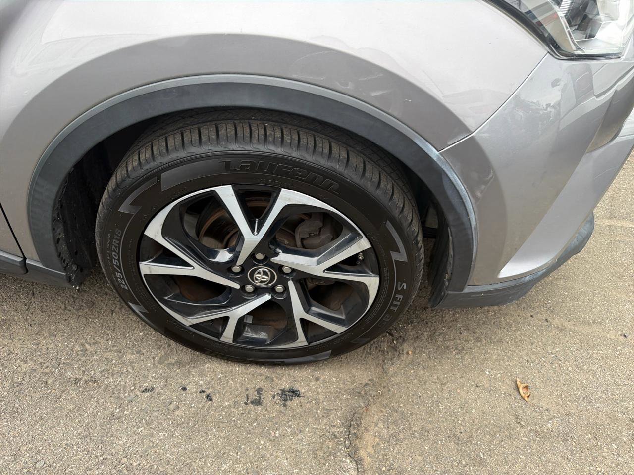 Used 2018 Toyota C-HR XLE image 4