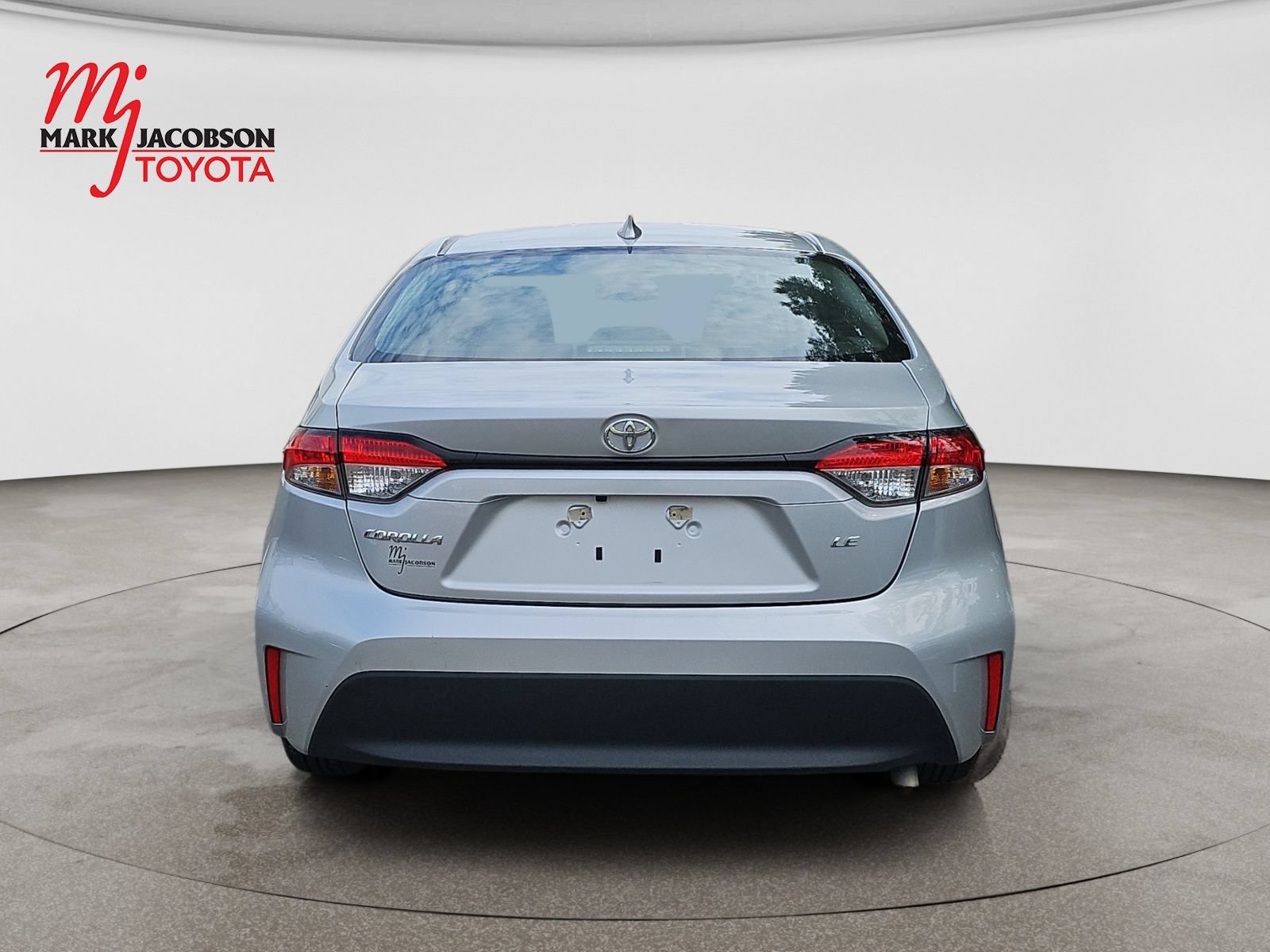 Used 2025 Toyota Corolla LE FWD image 11
