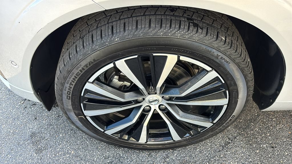 Certified 2025 Volvo XC60 B5 Plus AWD/4WD image 32