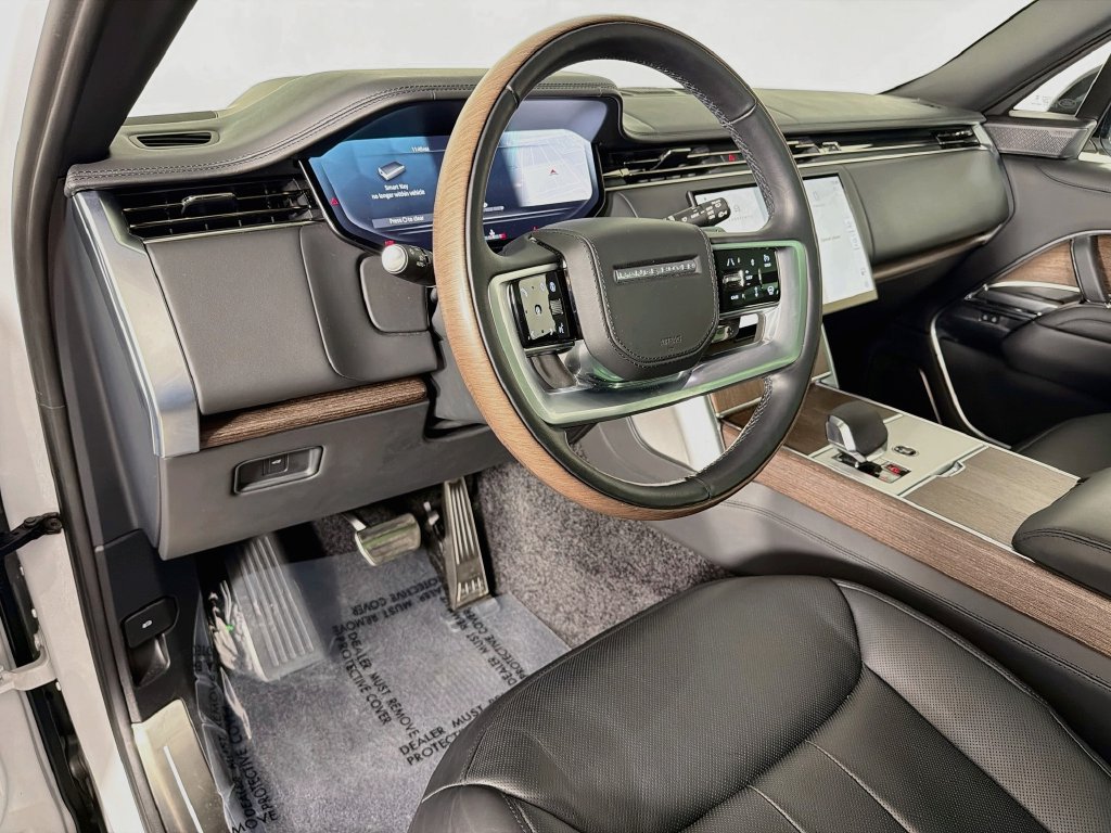 Used 2025 Land Rover Range Rover Long Wheelbase Autobiography AWD/4WD image 9