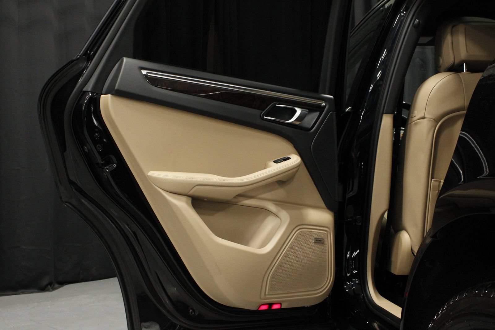 Certified 2026 Porsche Macan AWD/4WD image 16