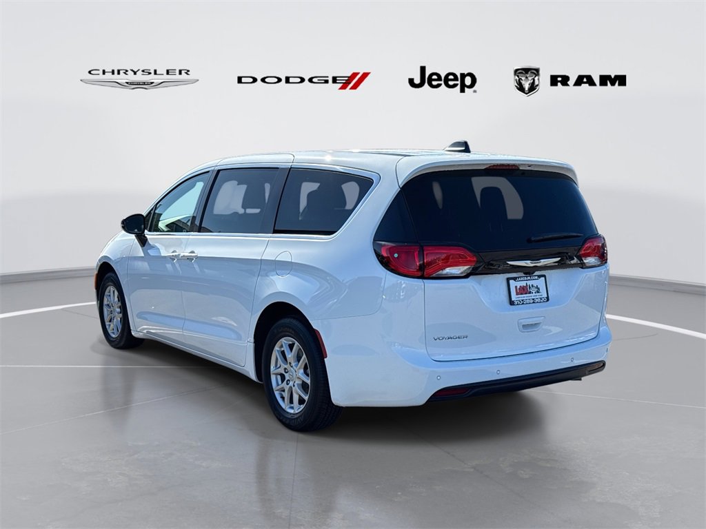 New 2026 Chrysler Voyager LX image 4