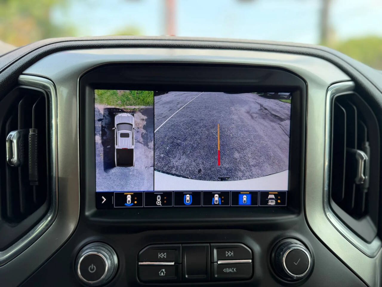 Used 2020 Chevrolet Silverado 1500 LTZ w/ LTZ Plus Package AWD/4WD image 21