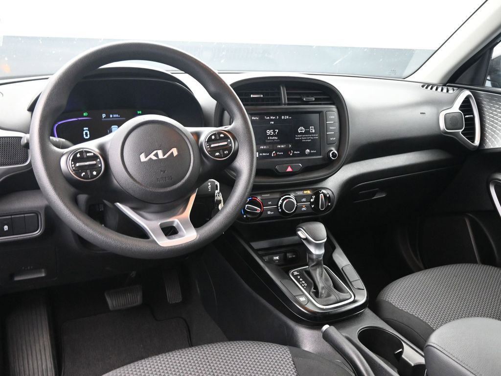 Used 2025 Kia Soul LX w/ LX Technology Package image 25