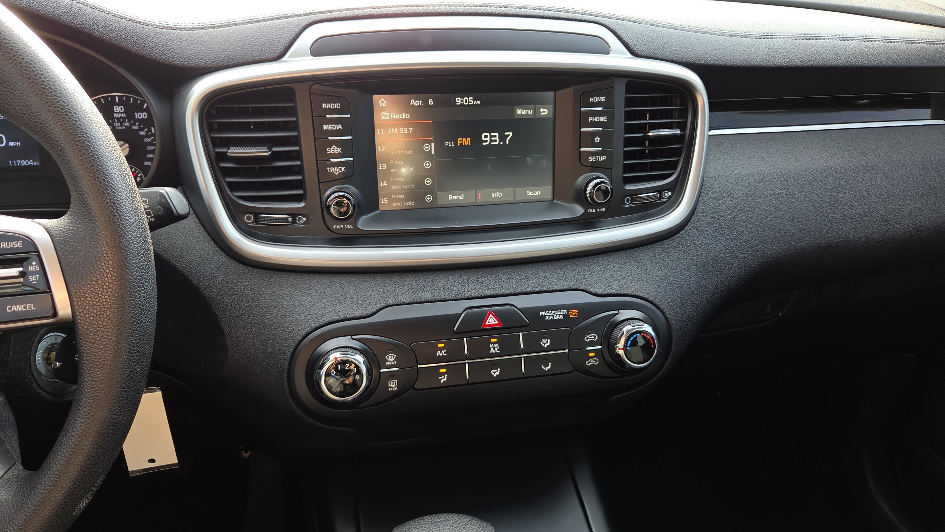 Used 2020 Kia Sorento LX image 19