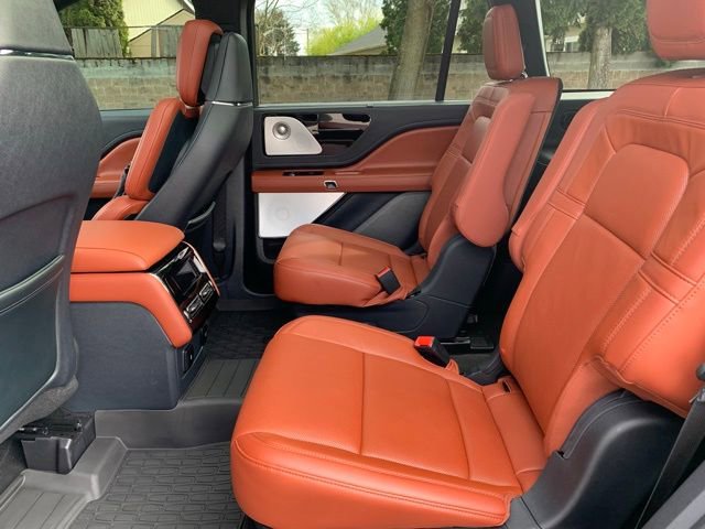Certified 2025 Lincoln Aviator Reserve w/ Equipment Group 201A image 16