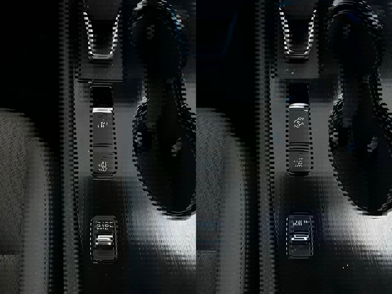 Used 2025 Nissan Rogue SV image 23