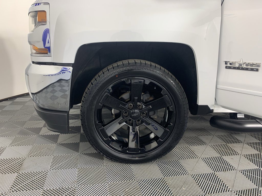 Used 2018 Chevrolet Silverado 1500 LT w/ Texas Edition image 12