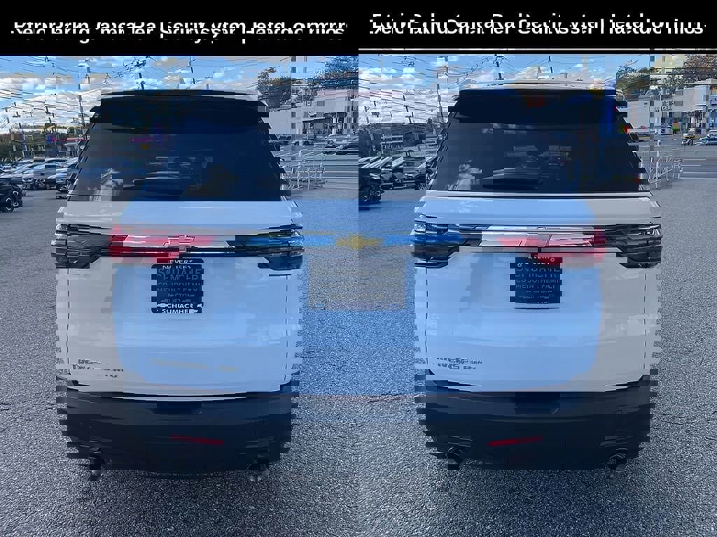 Used 2023 Chevrolet Traverse LS w/ Safety Package image 4