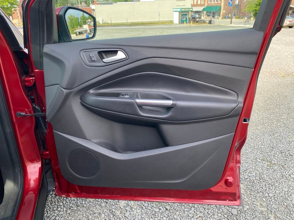 Used 2019 Ford Escape SE FWD image 21