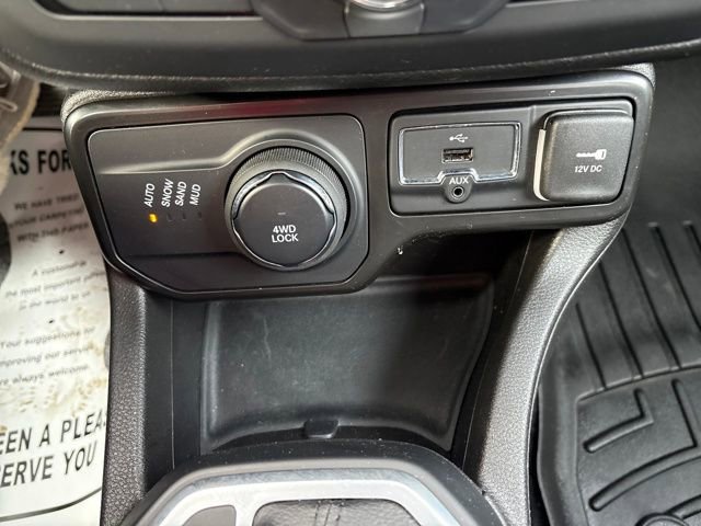 Used 2023 Jeep Renegade Latitude AWD/4WD image 19