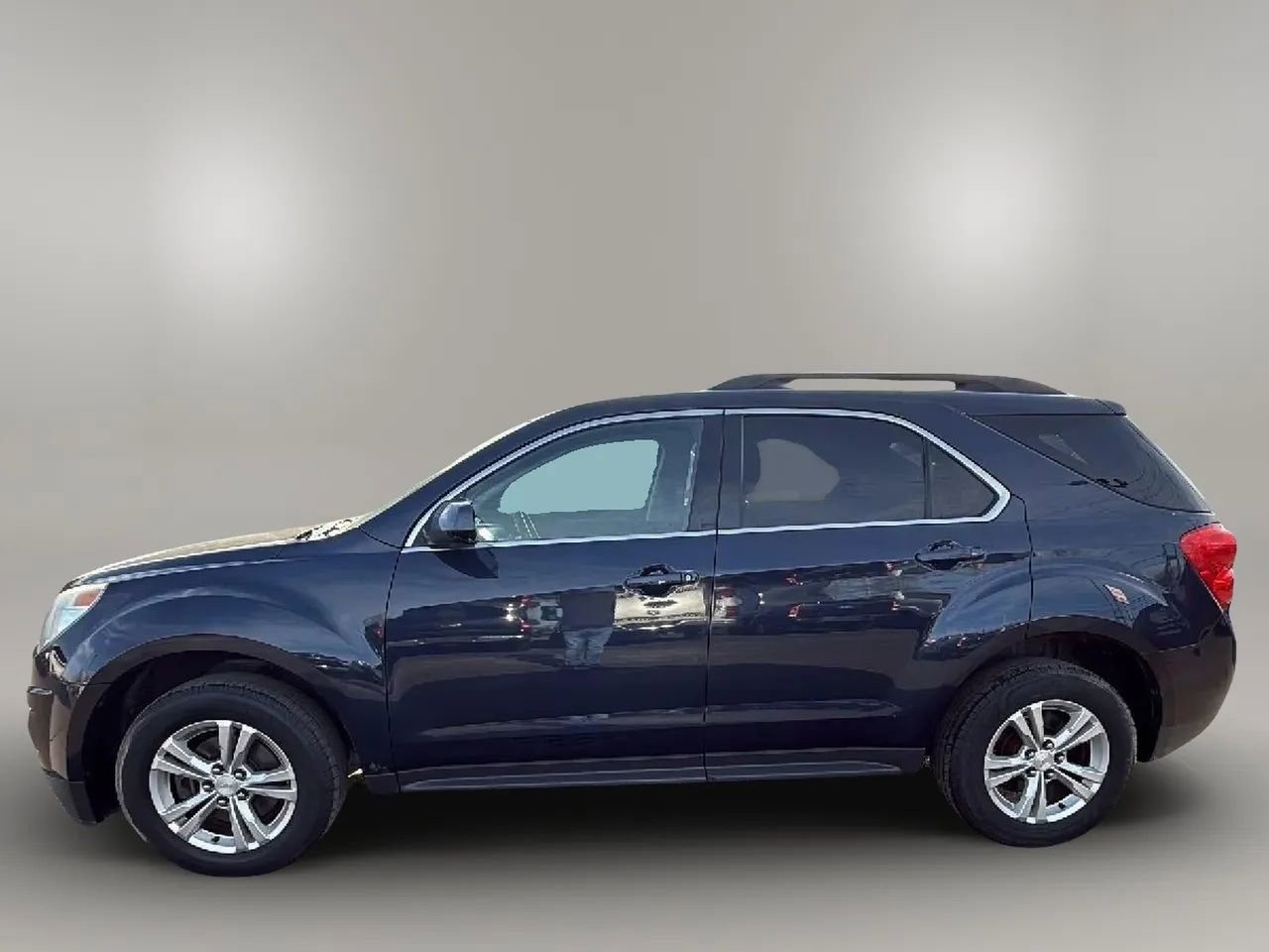 Used 2015 Chevrolet Equinox LT w/ Driver Convenience Package image 2