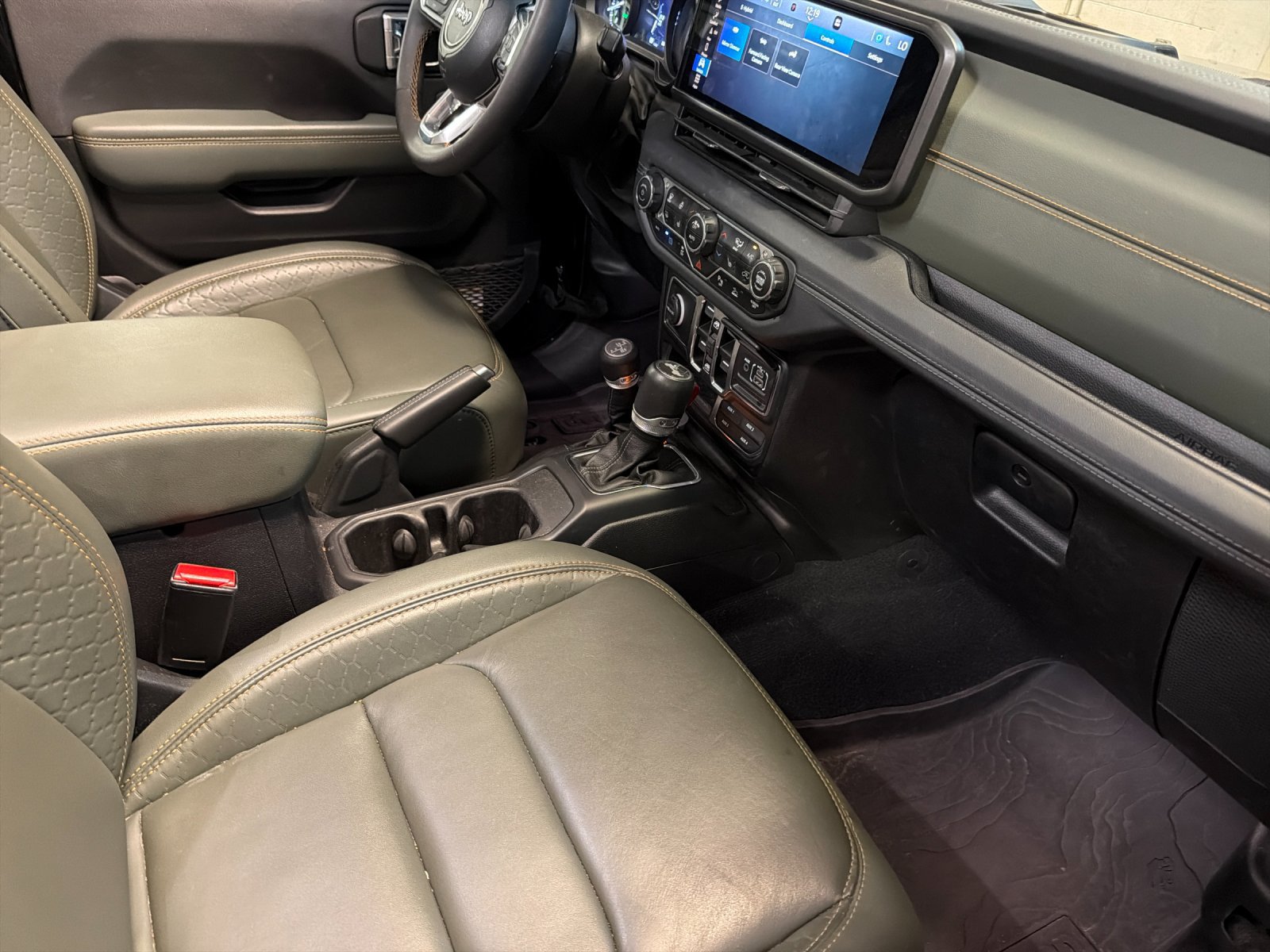 Used 2024 Jeep Wrangler High Altitude AWD/4WD image 15