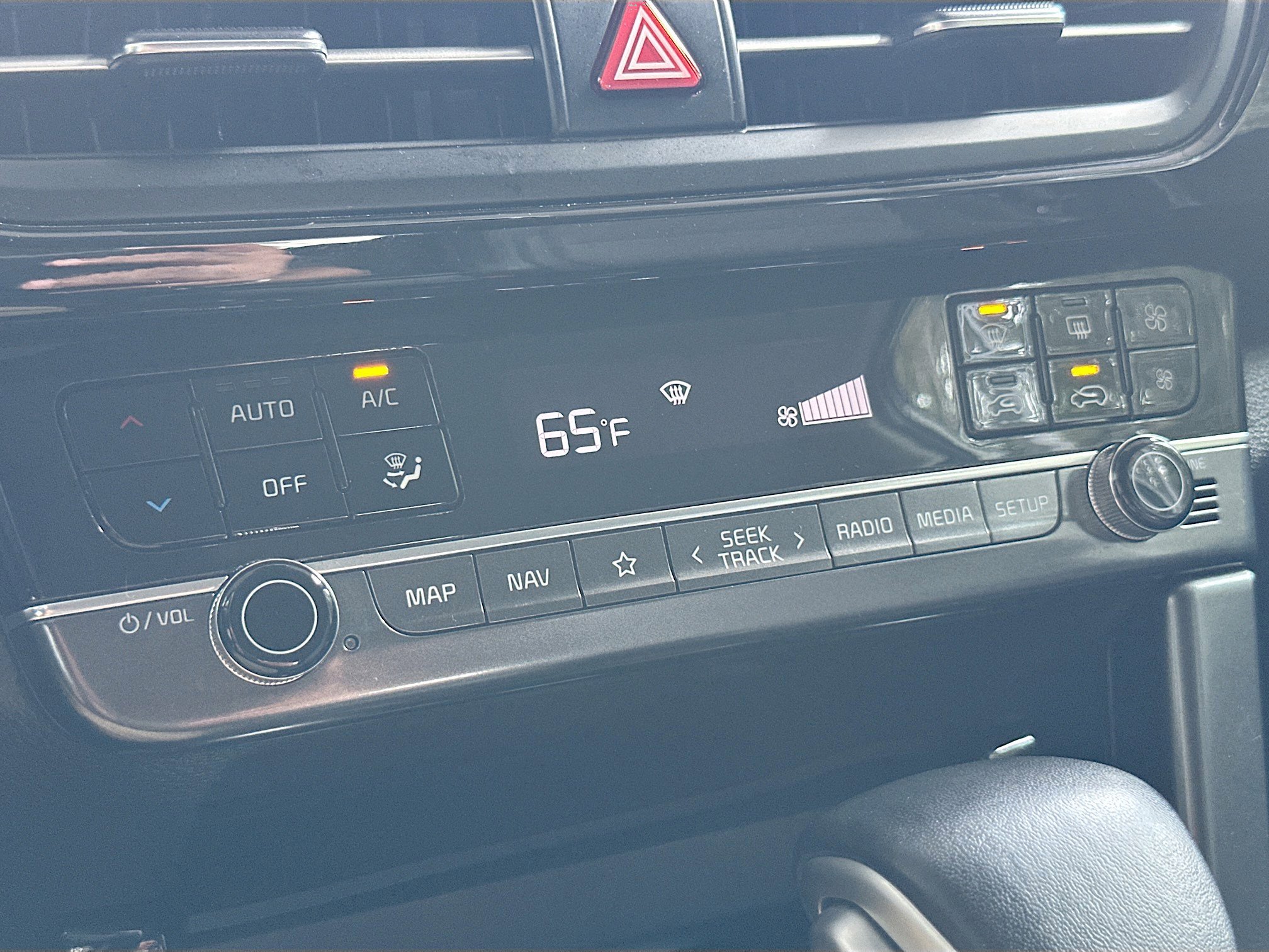 Used 2025 Kia Seltos S image 16