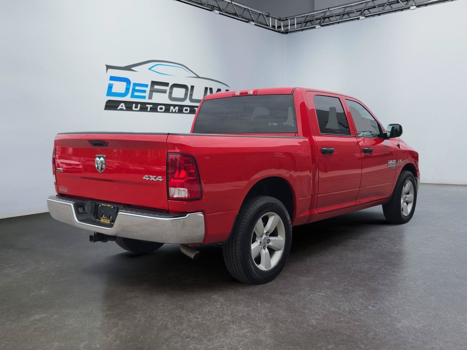 Used 2023 RAM 1500 Classic SLT AWD/4WD image 3