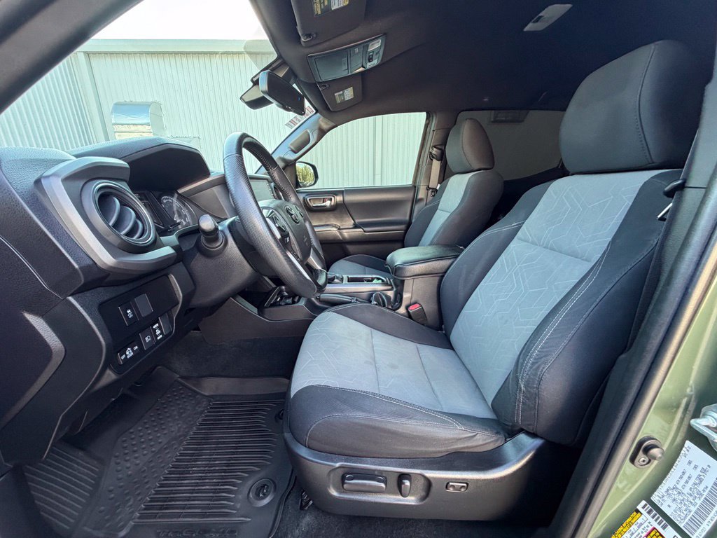 Used 2022 Toyota Tacoma TRD Sport AWD/4WD image 15