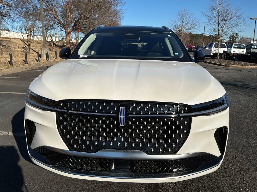 Used 2025 Lincoln Nautilus Reserve image 3