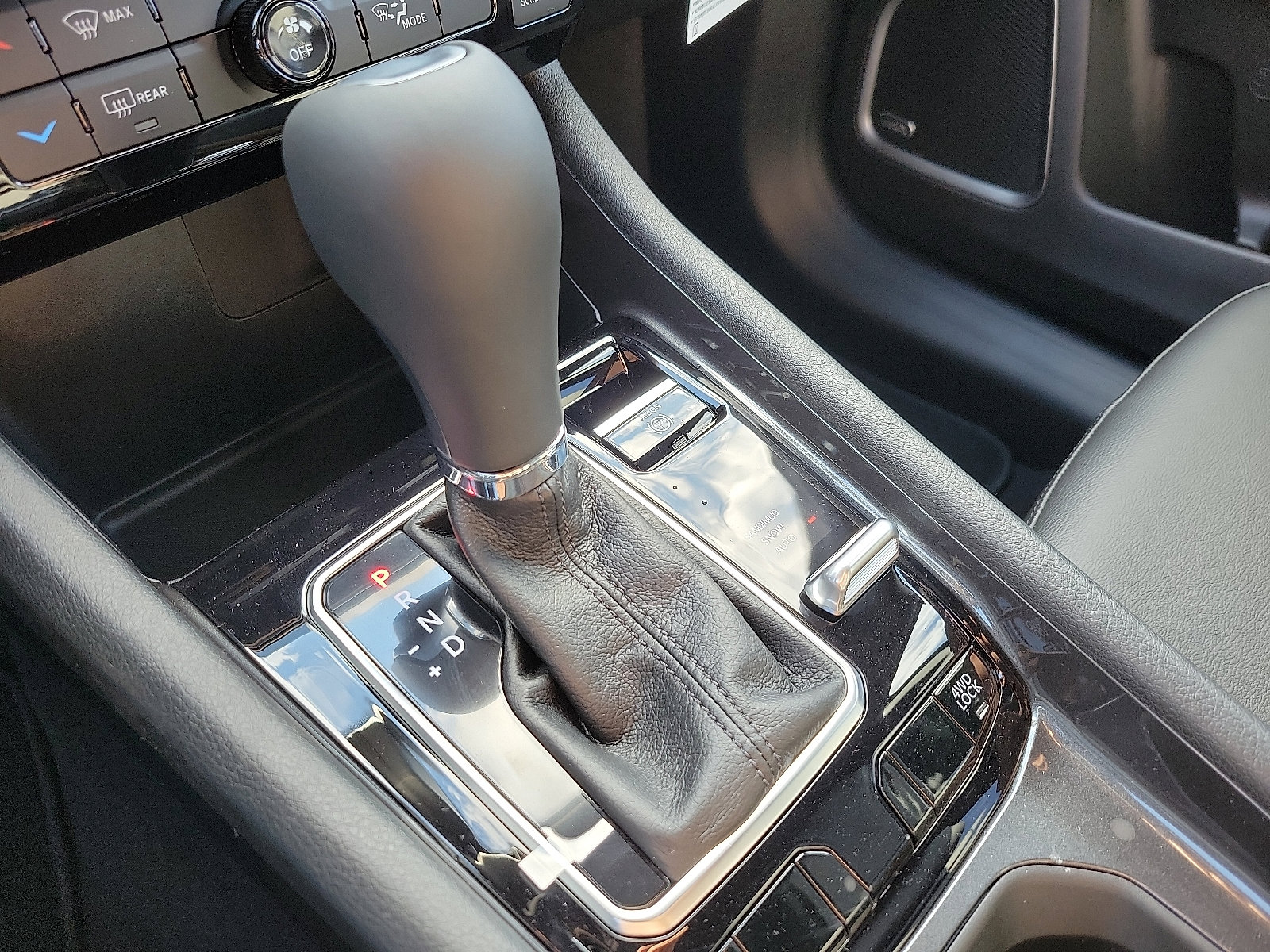 Used 2024 Jeep Compass Latitude w/ Sun and Sound Group image 15