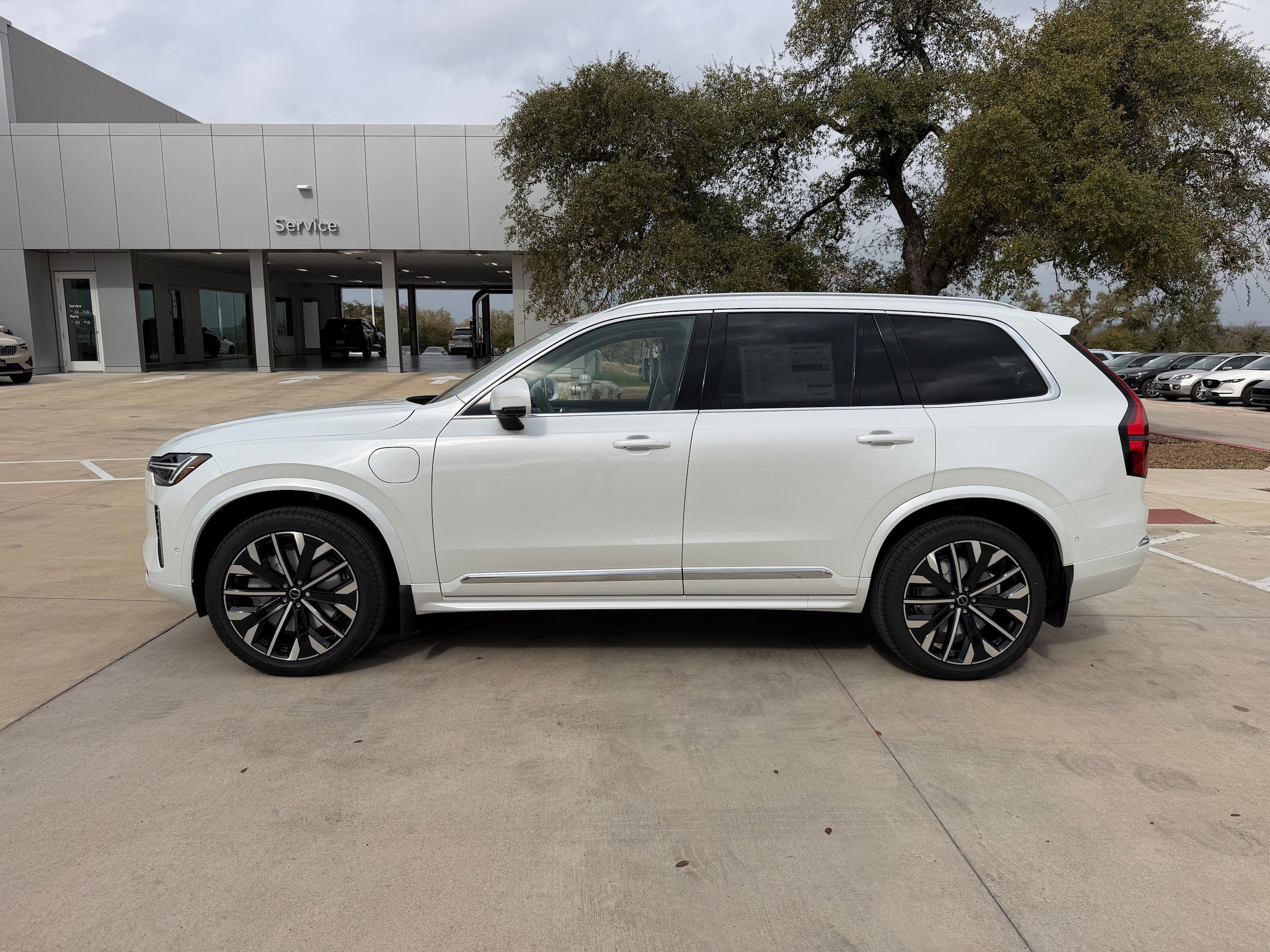 New 2026 Volvo XC90 T8 Ultra w/ Lounge Package image 3