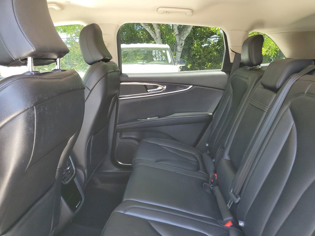 Used 2023 Lincoln Nautilus FWD w/ Premium Package image 11